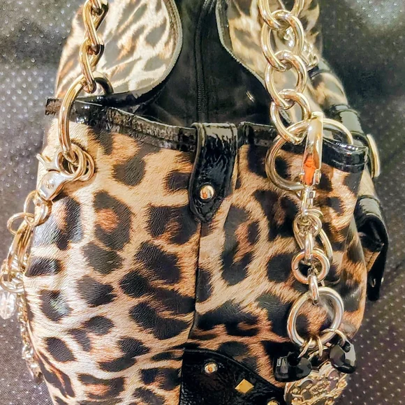 Chic Cheetah Print Shoulder Bag with Chain Straps - Picture 3 of 7